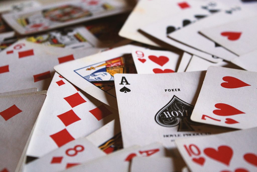 オンラインカジノで楽しめるおすすめのカードゲームは？